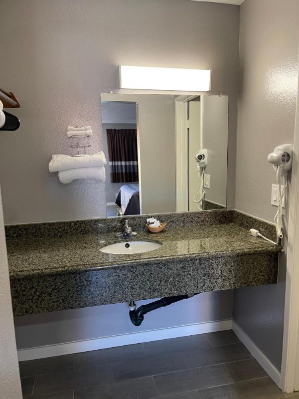El Segundo Inn image 12